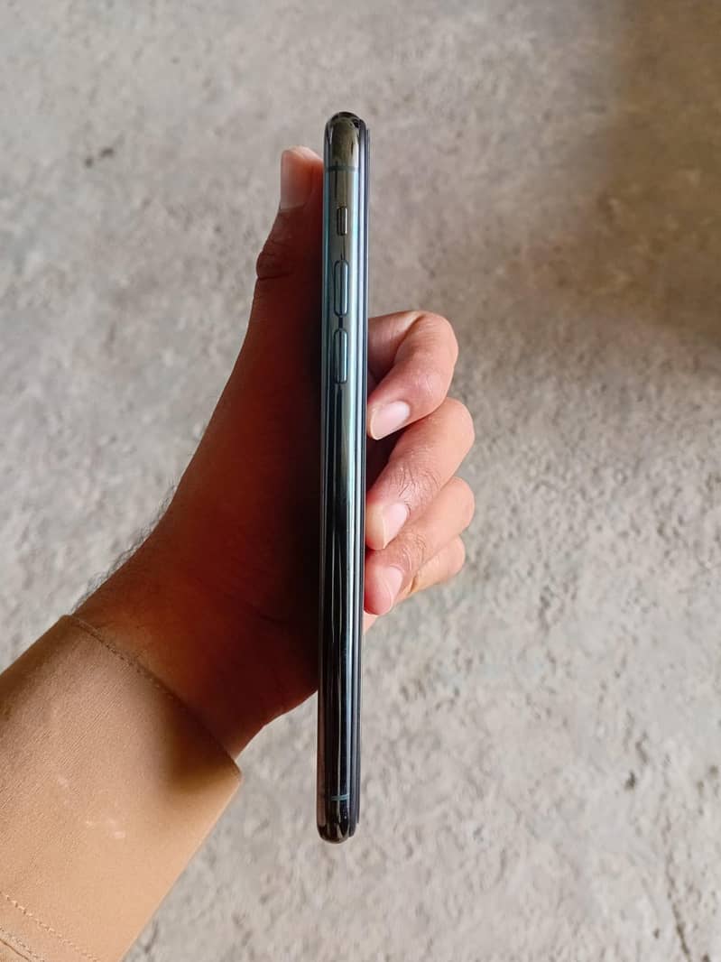 iPhone 11 pro max 4