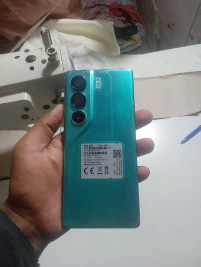 Tecno Camon40 With box and charger