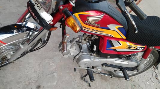 Honda70 2024 k last mein nikli hai steaker model 25 ka hai