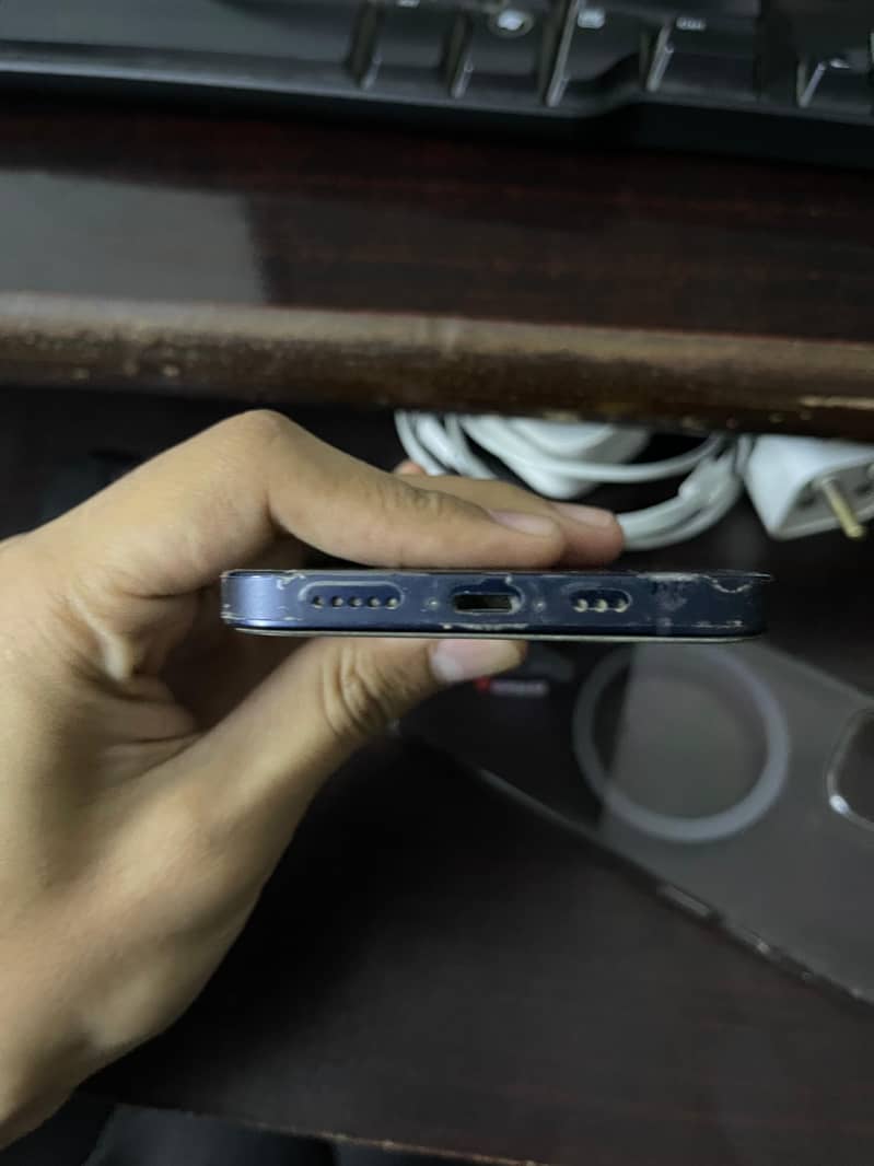 iPhone 12 jv 1
