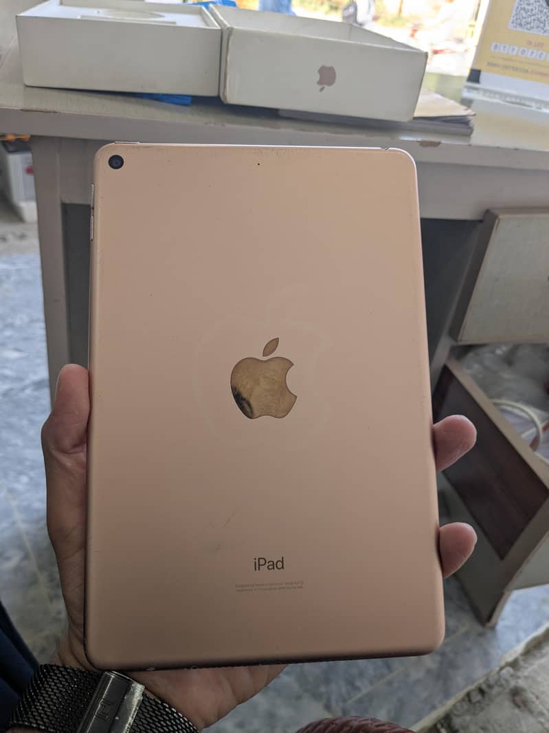 ipad mini 5 with box 2