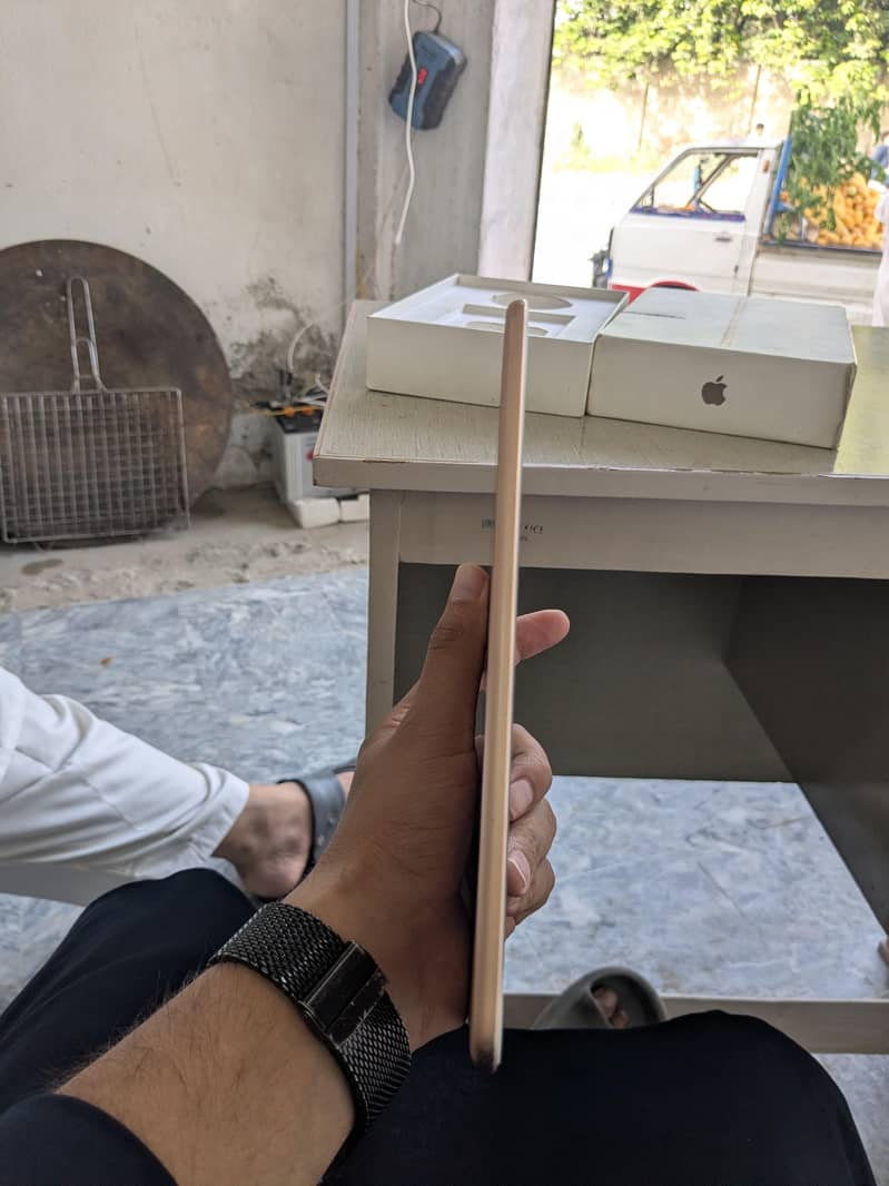 ipad mini 5 with box 5