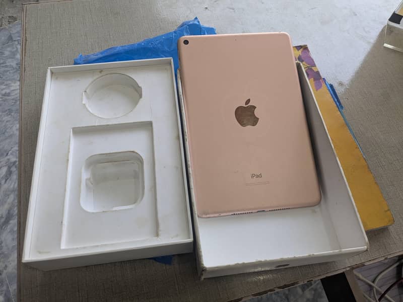 ipad mini 5 with box 7