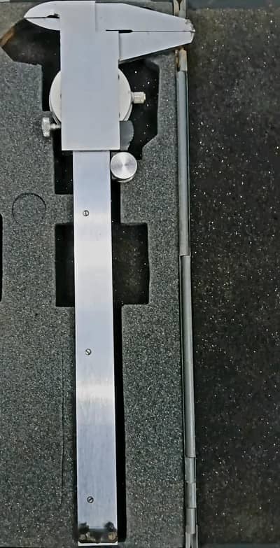 Professional Dial Vernier Caliper 150mm with Original Box.