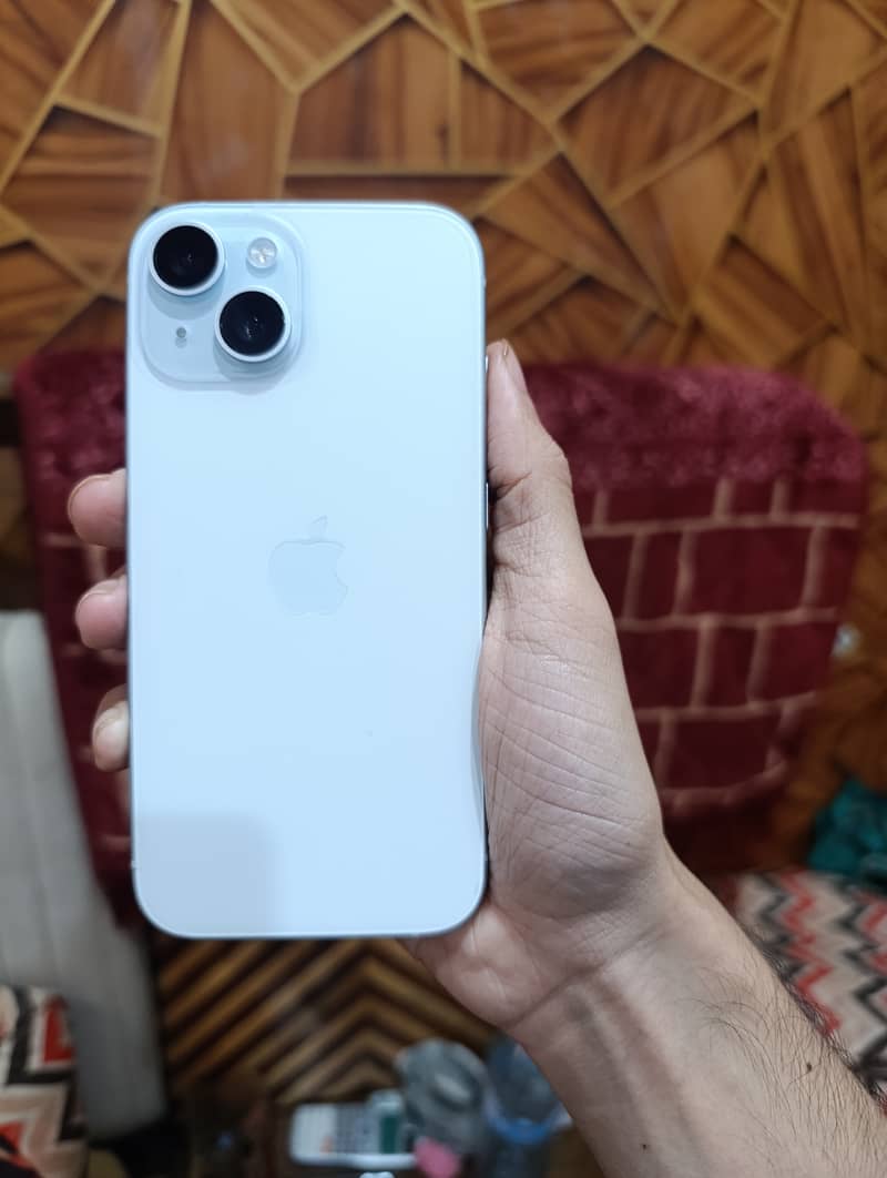 Apple iPhone 15 4