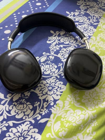 P headphone