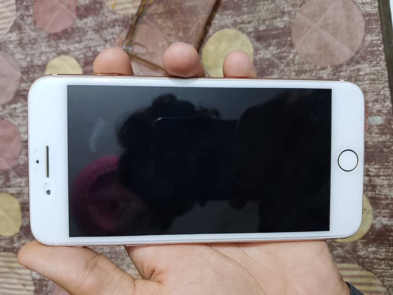 Apple iPhone 8 Plus 1
