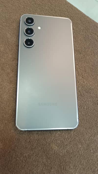 Samsung Mobile S24 fE