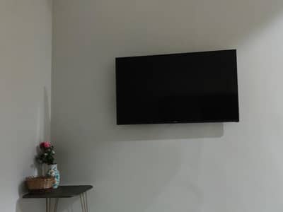 Samsung (Original) 40-Inches Led with brand new mi tv box 3rd gen
