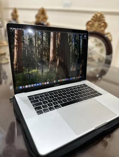 Mak Book Pro i7