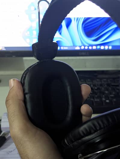 Selling A4TECH HU-50 Headphones