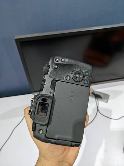 Canon EOS RP with R Mount and lensis