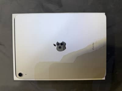 Apple iPad Air 5th Gen (M1 Chip) - 64GB WiFi - Starlight