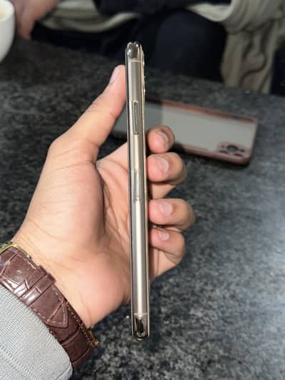 Iphone 11 pro max 64 gb Jv water pack back crack