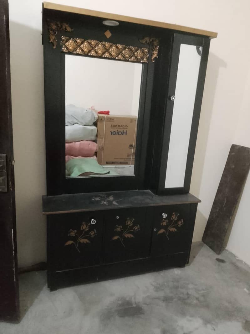 Dressing Table 0