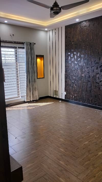 10 Marla Ground Portion For Rent In University Town