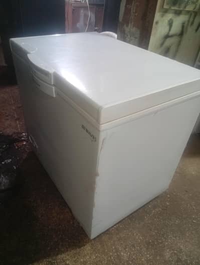 Waves Deep Freezer Model 315