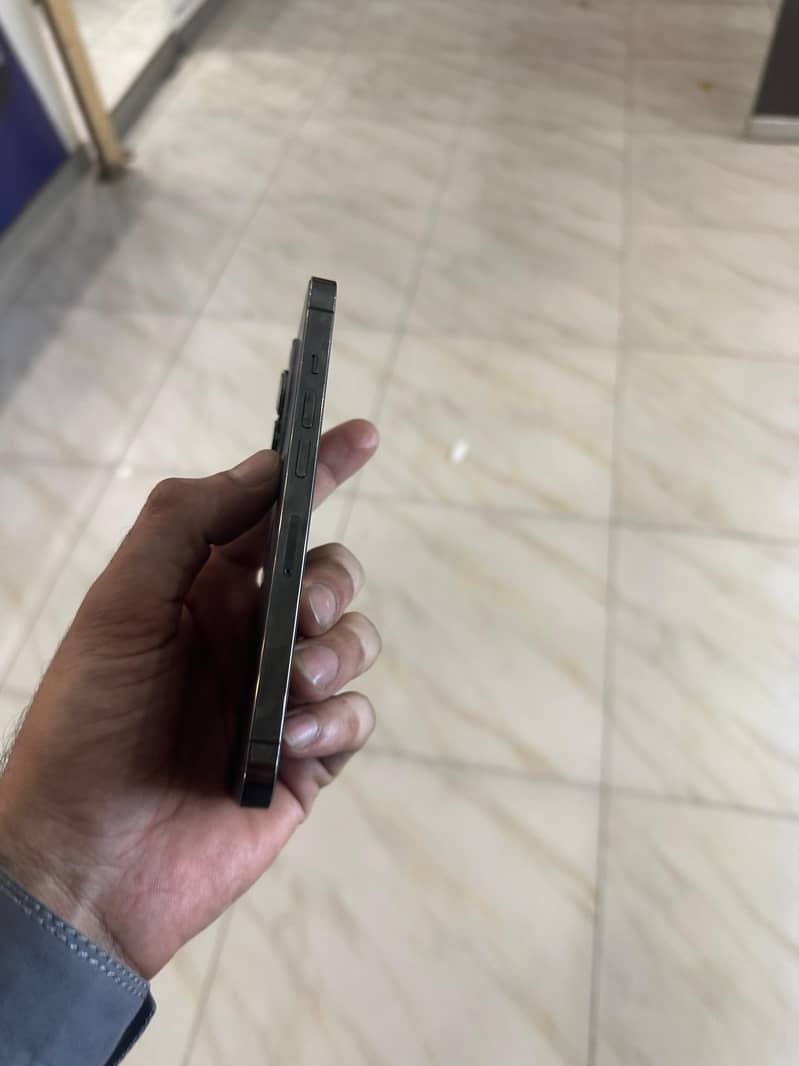 Apple iPhone 13 Pro 2