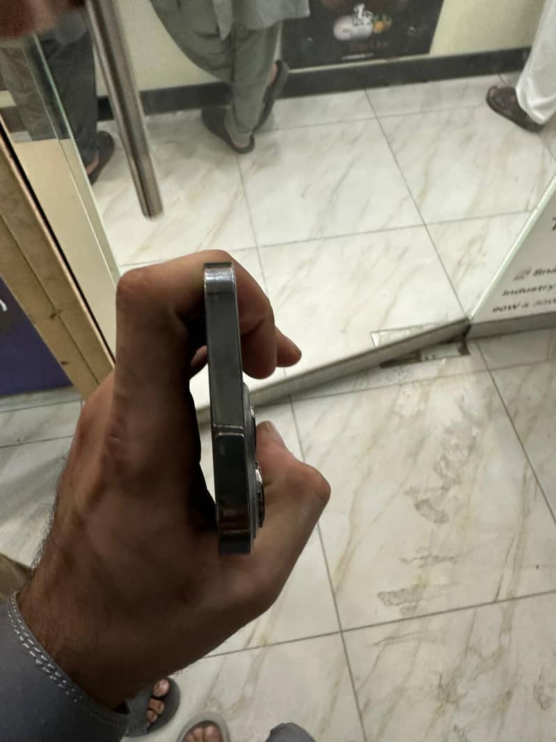 Apple iPhone 13 Pro 4