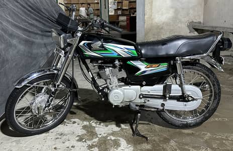 Honda 125.2023 model for sale only serious buyers can contact