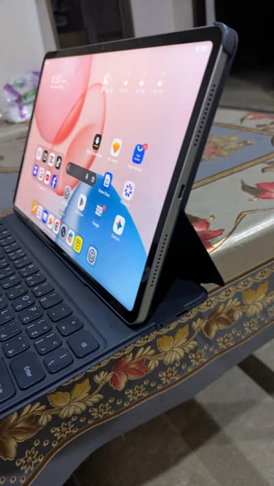 honor pad 10 with keyboard cover and box with original charger