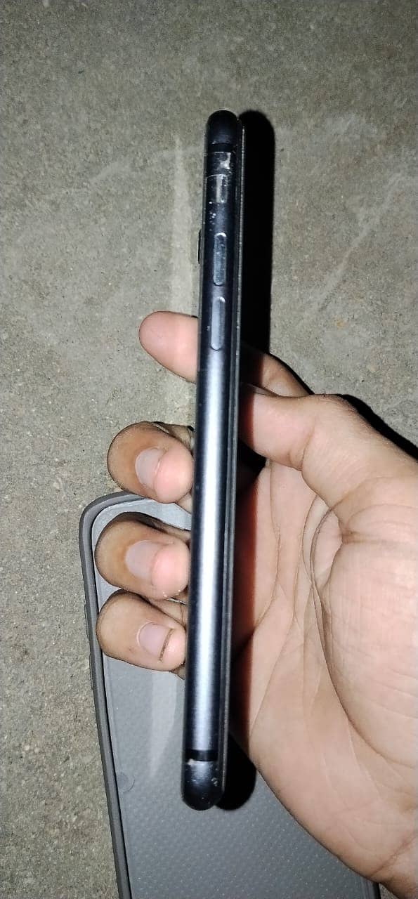 iPhone 8 3