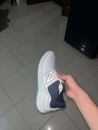 cricket spikes NB CK 40 40 SPIKES AND 4 MONTHS USED 8.5 NUMBER