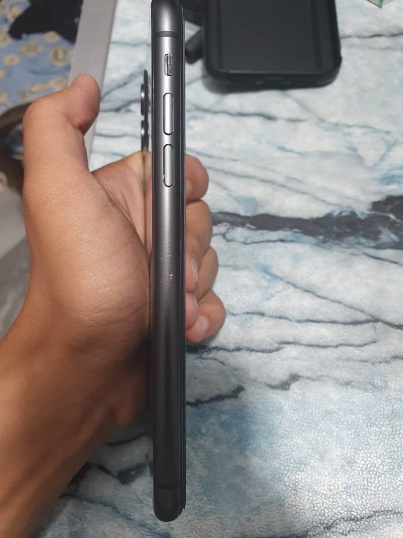 Apple iPhone 11 8