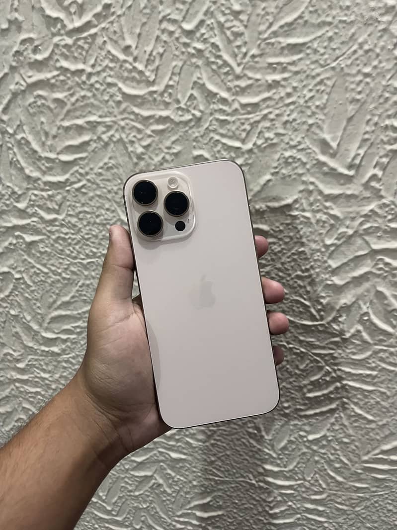 iPhone 16 Pro Max 1