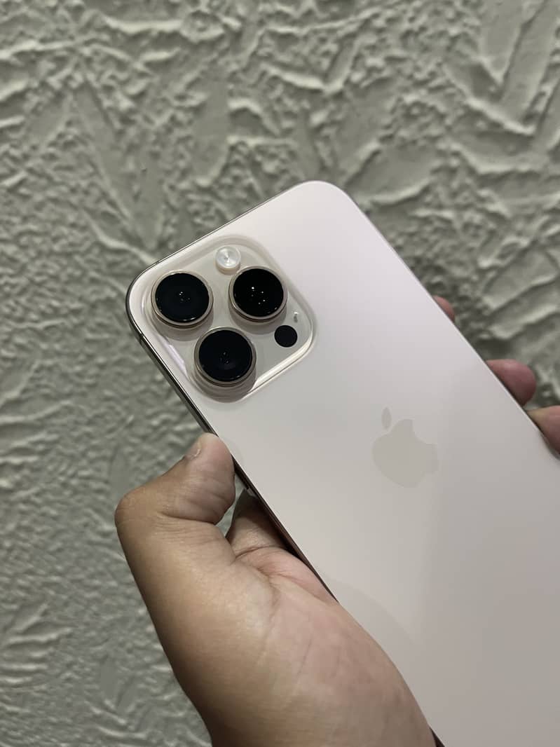 iPhone 16 Pro Max 2
