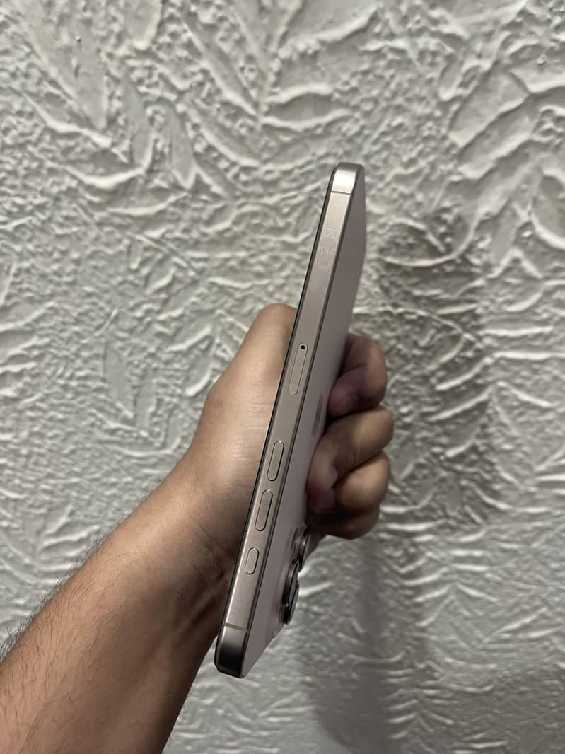 iPhone 16 Pro Max 5