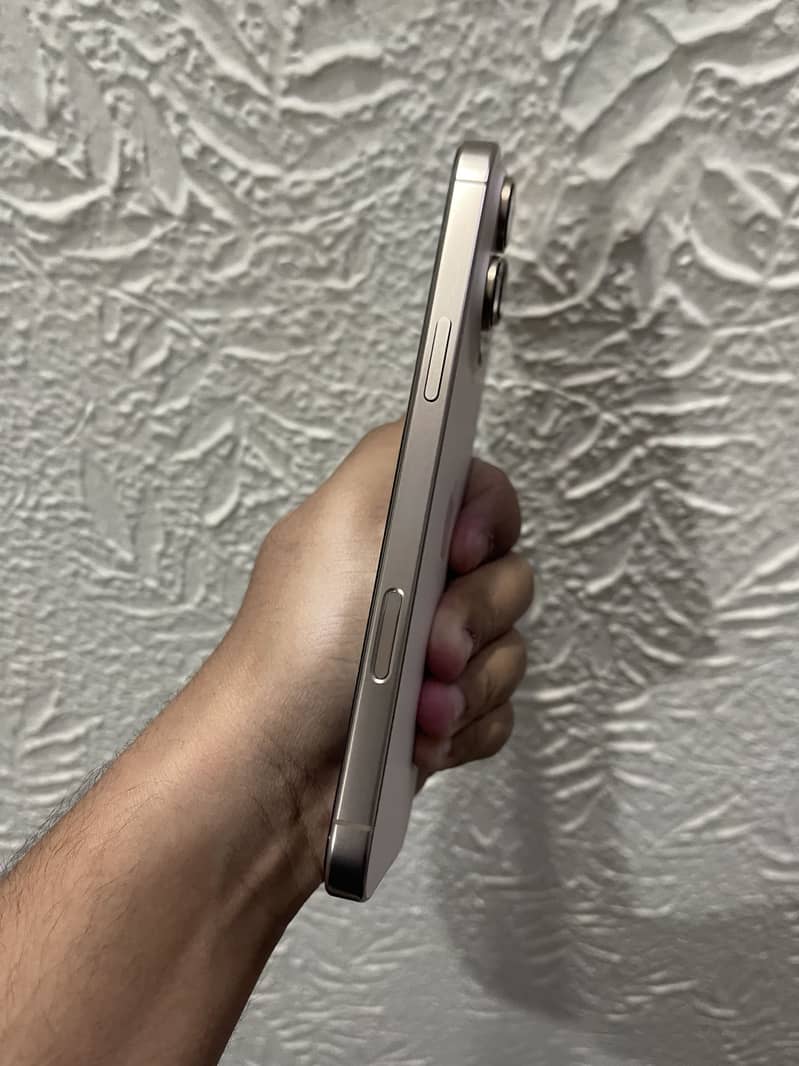 iPhone 16 Pro Max 6