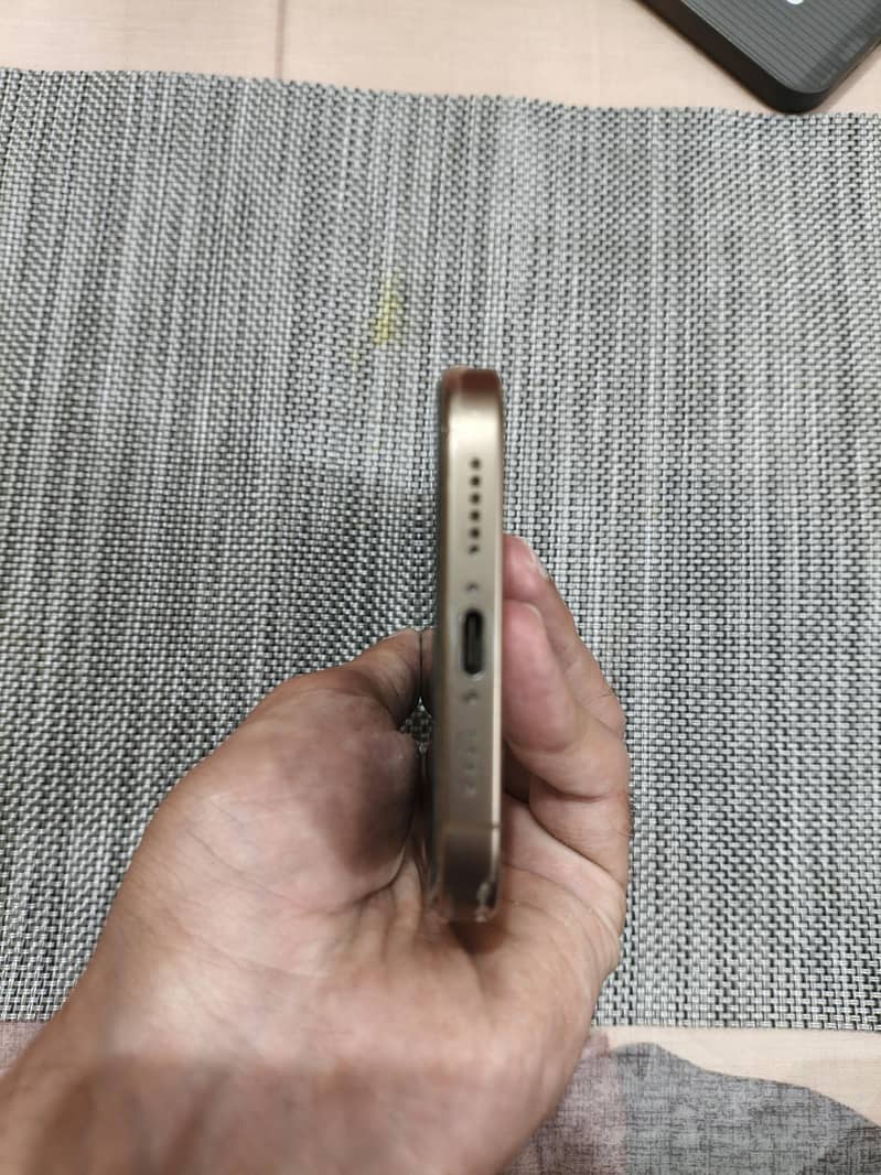 Iphone 16 Pro Max 4