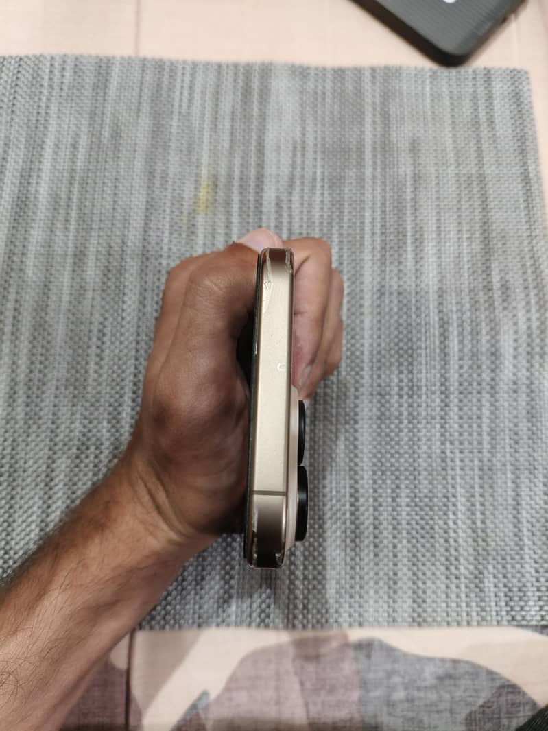Iphone 16 Pro Max 6