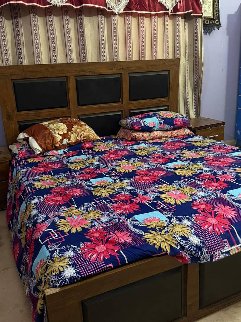 Bed Sofa Dining Table 0