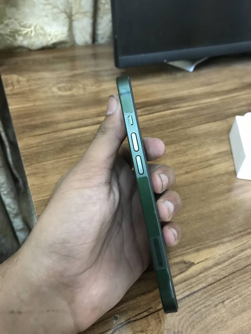 IPHONE (13) 7