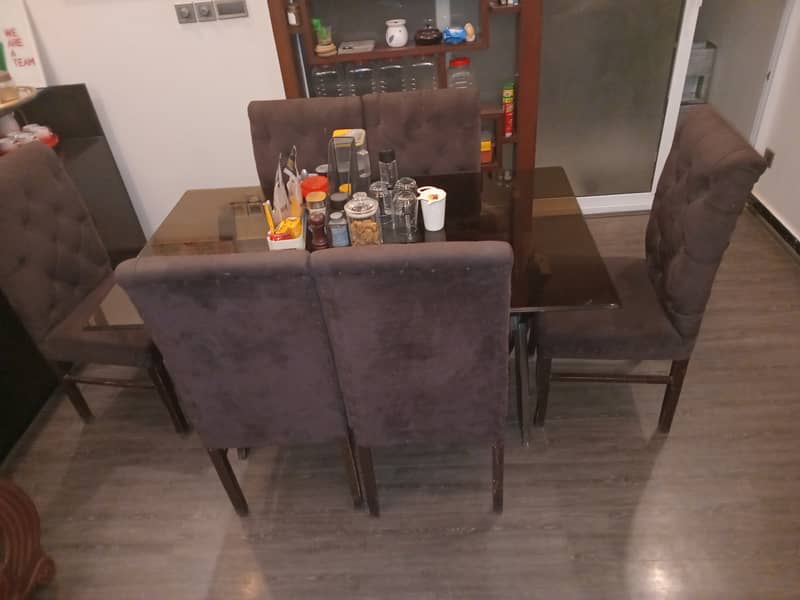 Six chairs dining table 0
