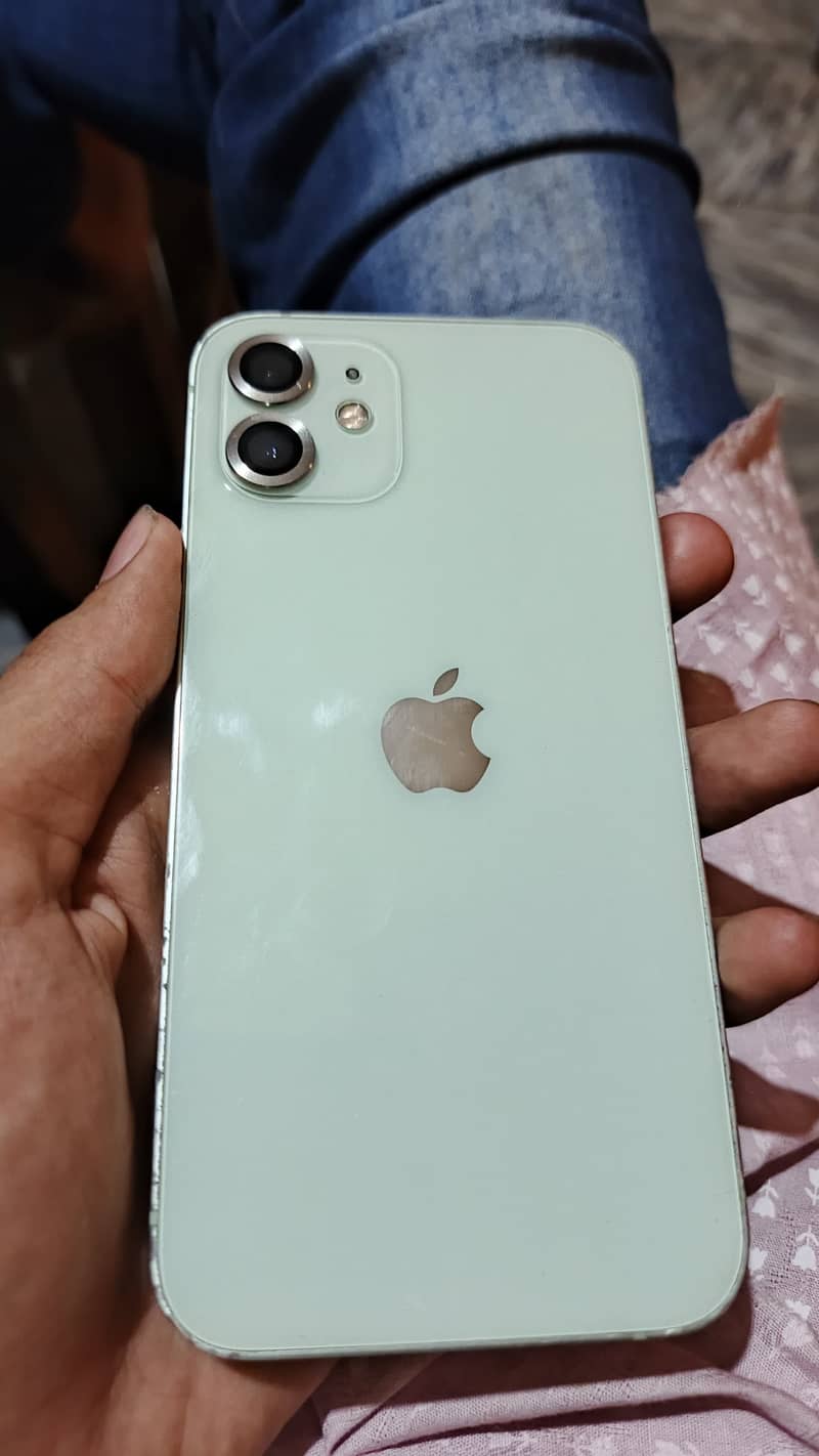 Apple iPhone 12 4