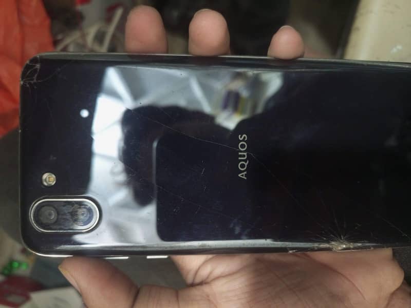 sharp Aquos R2 1