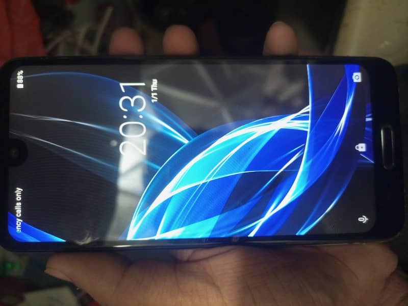 sharp Aquos R2 3