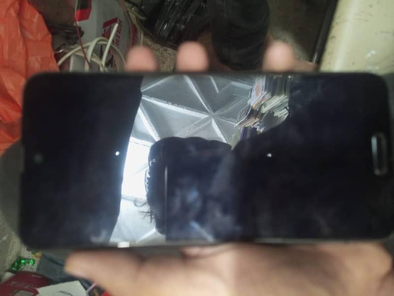 sharp Aquos R2 5