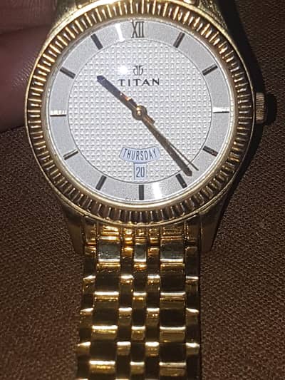 orignal titan watch gold plated 100 person  orignal