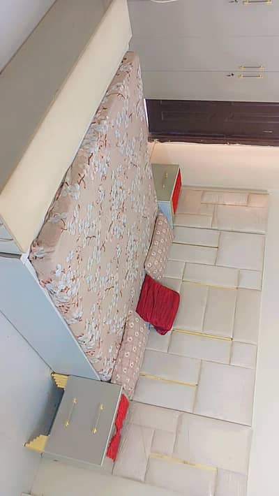 very good conditions full bed room set for sale only few months usd