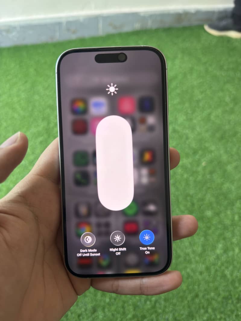 Iphone 16 pro 4