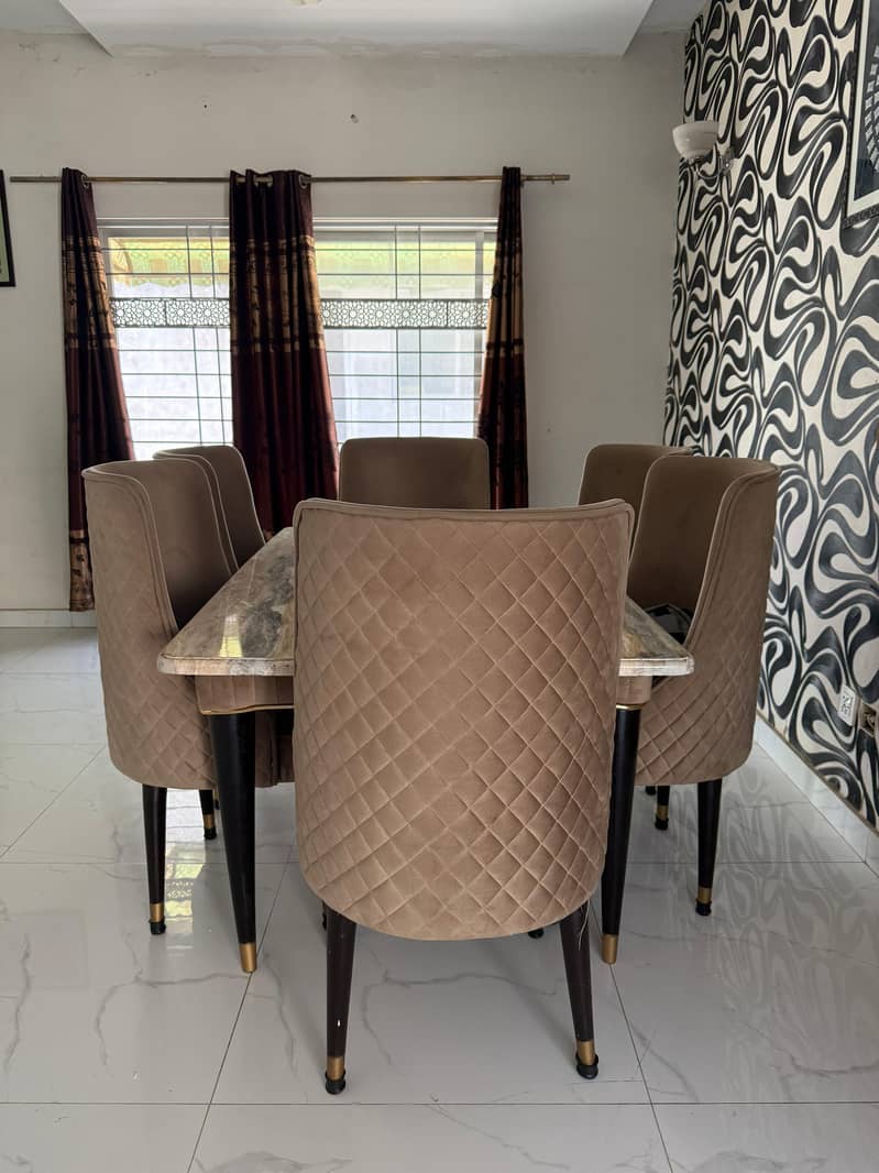 DINING TABLE 6 SEATS 1