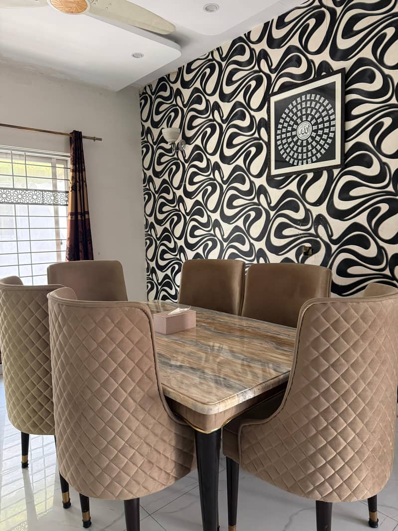 DINING TABLE 6 SEATS 2