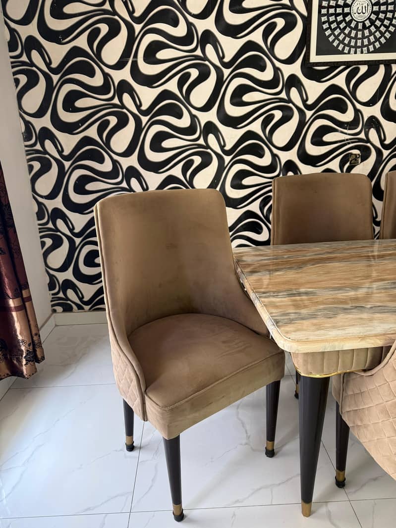 DINING TABLE 6 SEATS 3