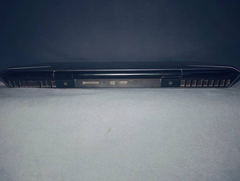 Dell Alienware 17 r2 7