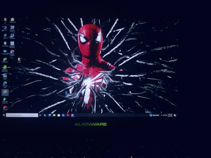 Dell Alienware 17 r2 9