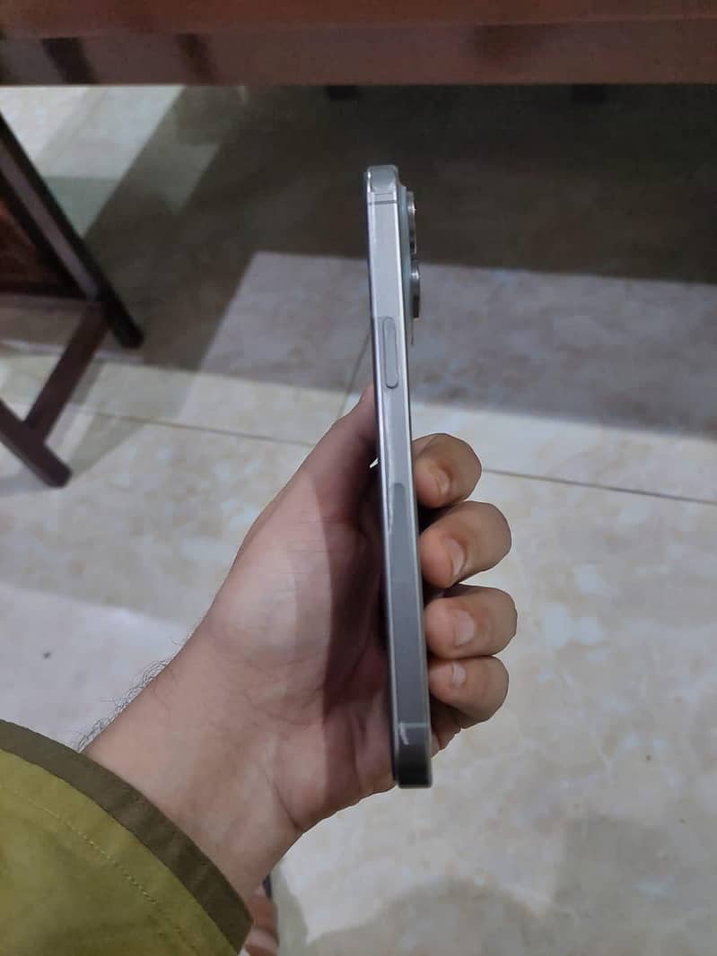 iphone 15 pro max 2